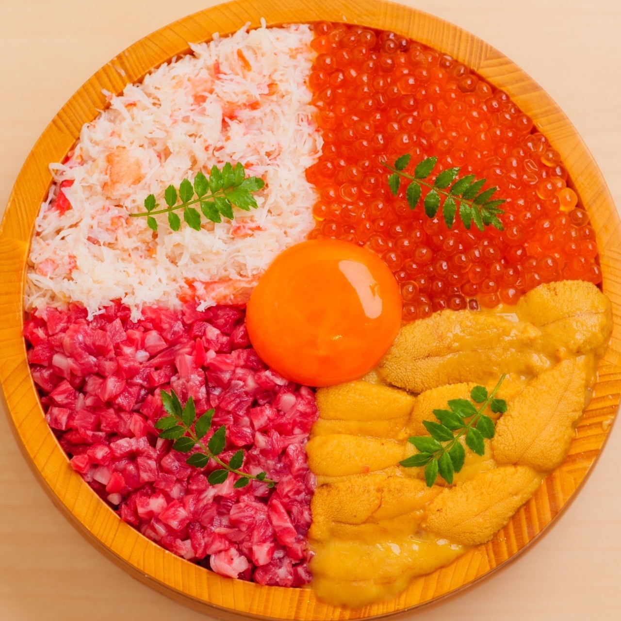 個室確約！【和牛と雲丹尽くしコース】「雲丹2列の厳選和牛の雲丹ユッケドッグ　～淡雪塩～」「厳選和牛ヒレの産地別２種食べ比べ」「究極のちかみつ飯　〜雲丹・蟹・いくら・和牛〜」をご提供！